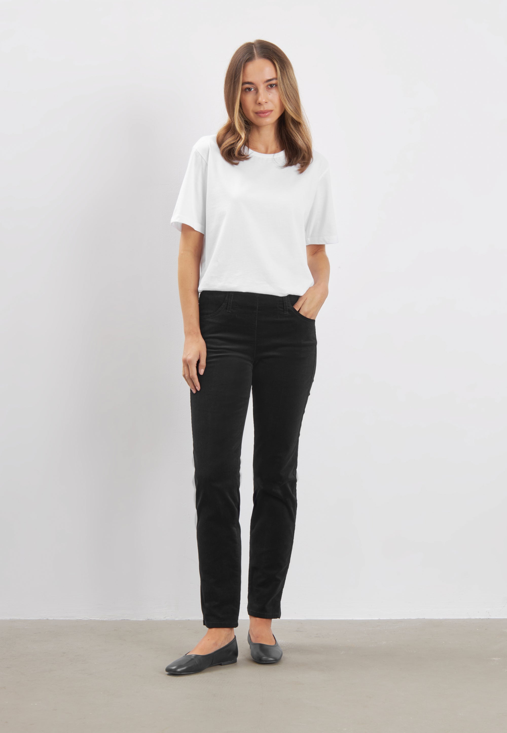 LAURIE  Kelly Regular Samt - Short Length Trousers REGULAR Schwarz