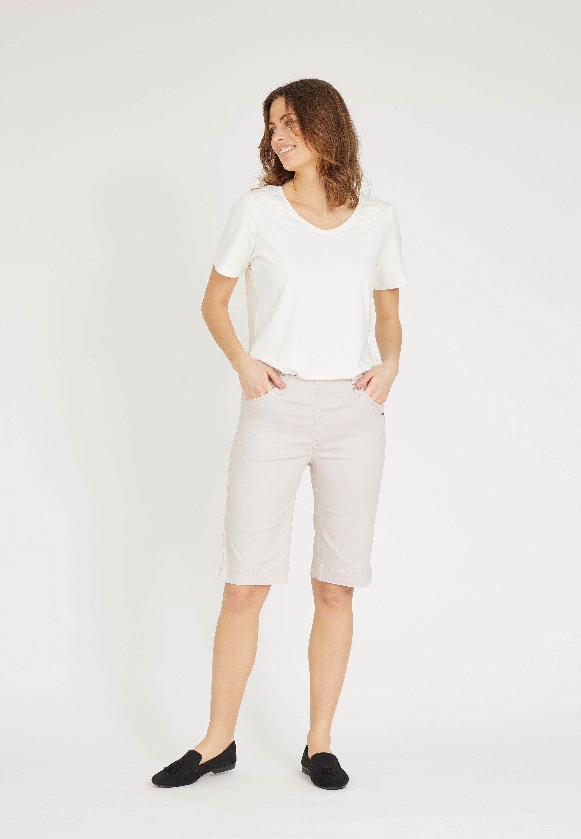 LAURIE  Kelly Regular Shorts Trousers REGULAR Grau sand