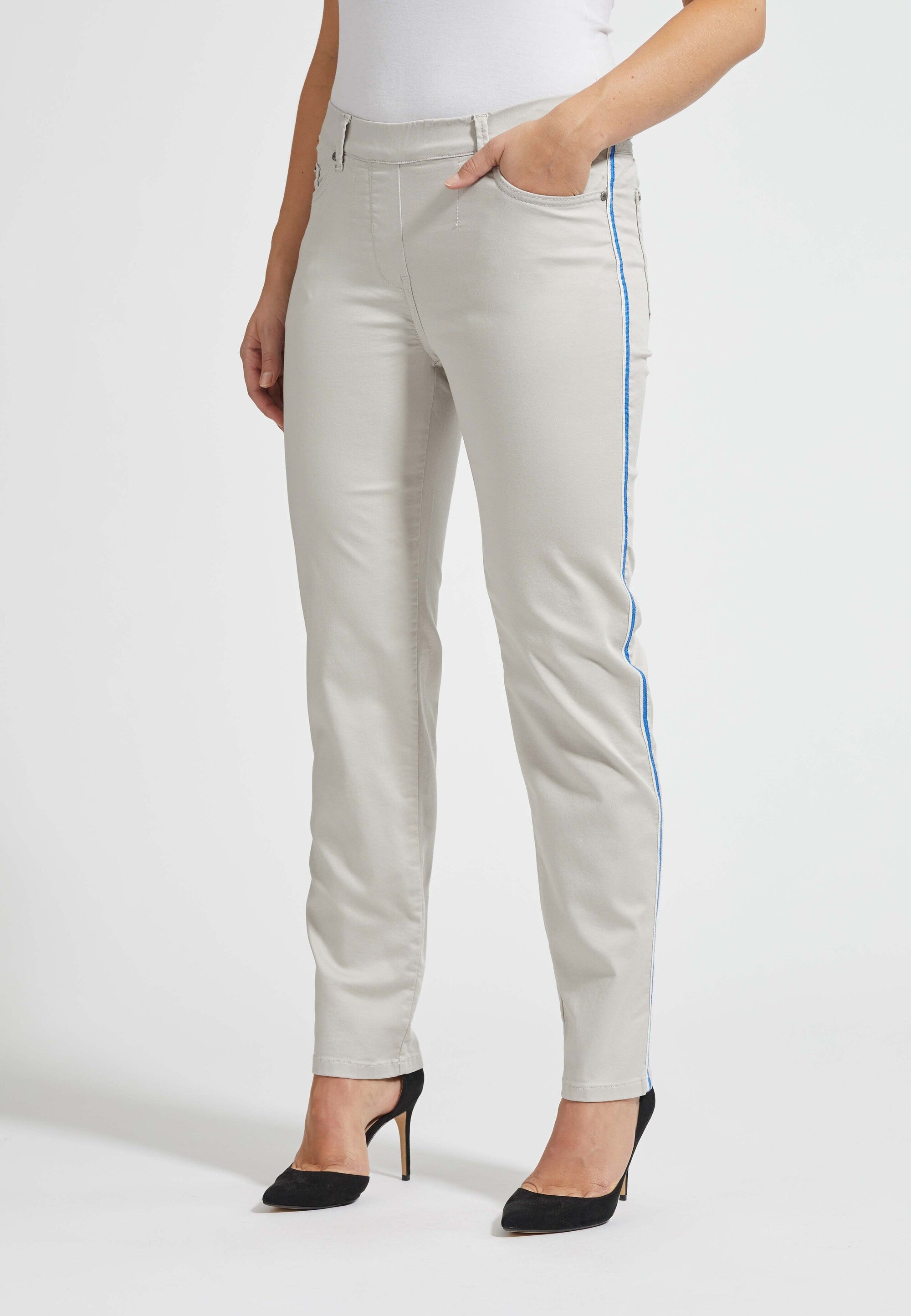 LAURIE  NewYork-pi Regular - Short Length Trousers SLIM Grau sand